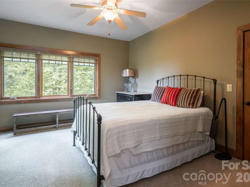 211 Boulder Ridge Drive, Hendersonville, NC 28792.  MLS# CAR4378849, YatesRealty ID 22947. 