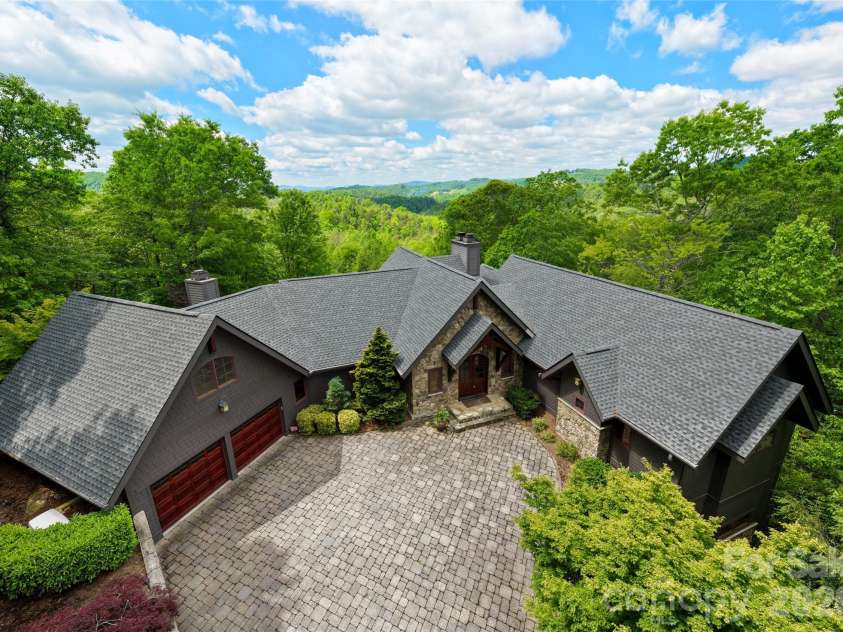 211 Boulder Ridge Drive, Hendersonville, NC 28792.  MLS# CAR4378849, YatesRealty ID 22947. 