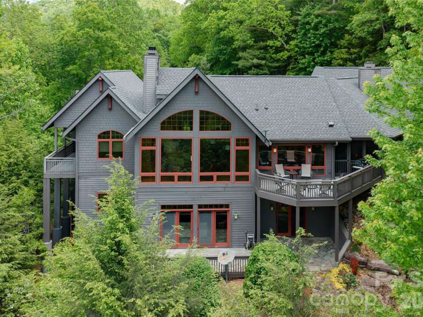 211 Boulder Ridge Drive, Hendersonville, NC 28792.  MLS# CAR4378849, YatesRealty ID 22947. 