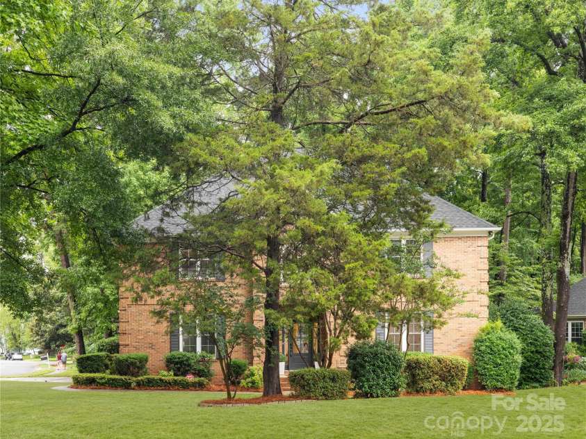 4808 Cobble Glen Way, Charlotte, NC 28269.  MLS# CAR4276072, YatesRealty ID 22948. 