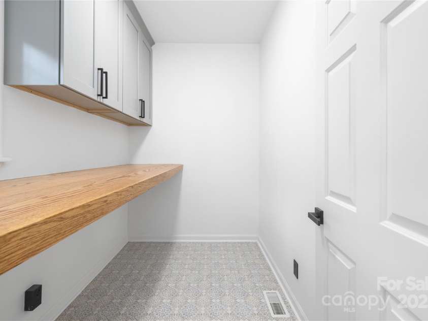 4808 Cobble Glen Way, Charlotte, NC 28269.  MLS# CAR4276072, YatesRealty ID 22948. 
