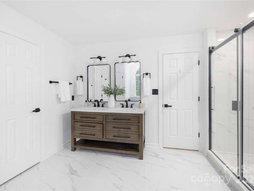 4808 Cobble Glen Way, Charlotte, NC 28269.  MLS# CAR4276072, YatesRealty ID 22948. 