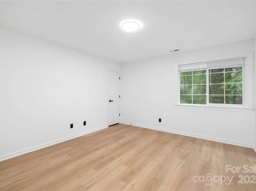 4808 Cobble Glen Way, Charlotte, NC 28269.  MLS# CAR4276072, YatesRealty ID 22948. 