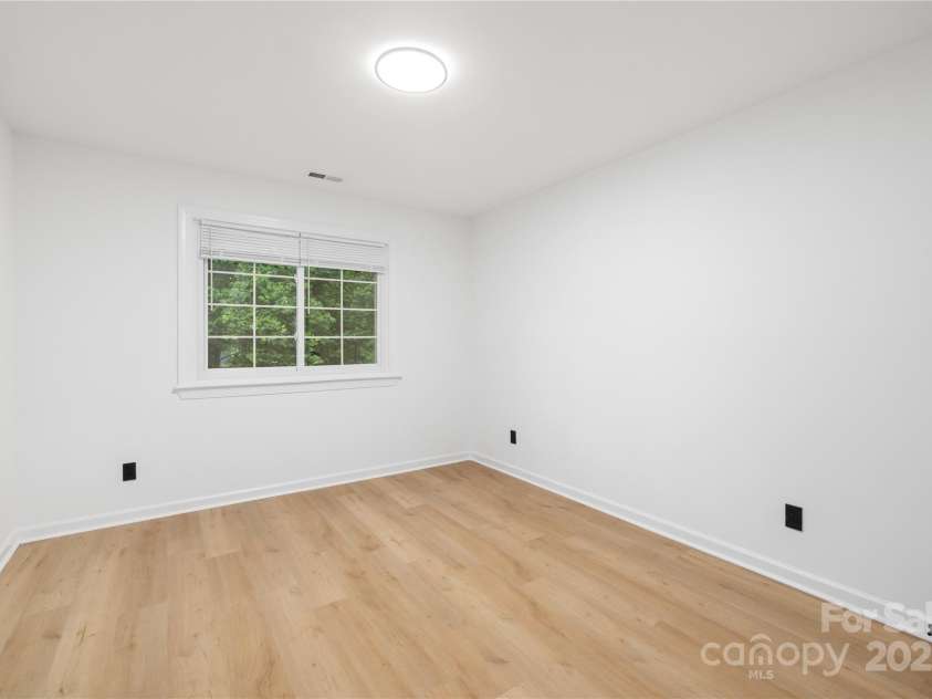 4808 Cobble Glen Way, Charlotte, NC 28269.  MLS# CAR4276072, YatesRealty ID 22948. 