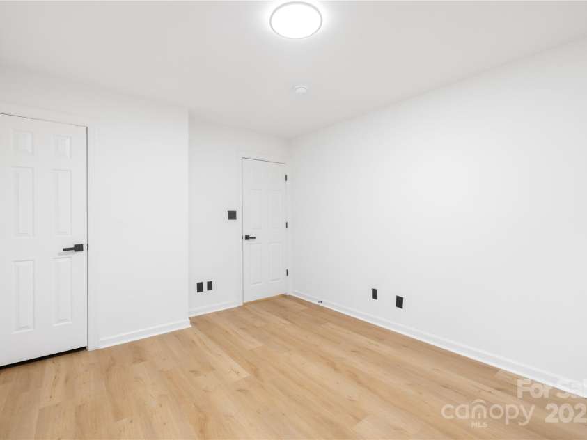 4808 Cobble Glen Way, Charlotte, NC 28269.  MLS# CAR4276072, YatesRealty ID 22948. 