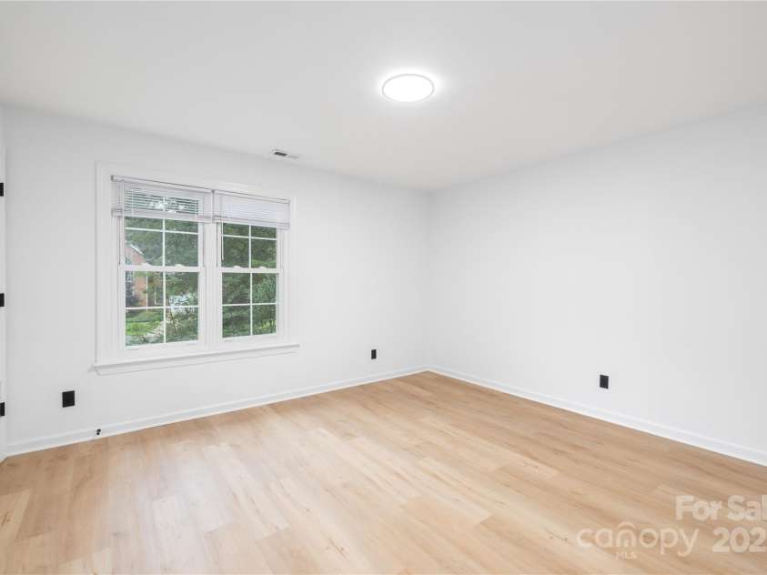 4808 Cobble Glen Way, Charlotte, NC 28269.  MLS# CAR4276072, YatesRealty ID 22948. 