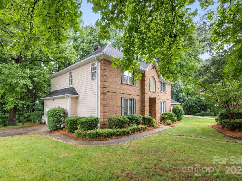 4808 Cobble Glen Way, Charlotte, NC 28269.  MLS# CAR4276072, YatesRealty ID 22948. 