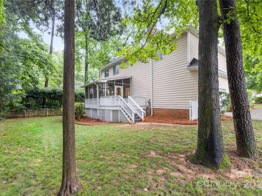 4808 Cobble Glen Way, Charlotte, NC 28269.  MLS# CAR4276072, YatesRealty ID 22948. 