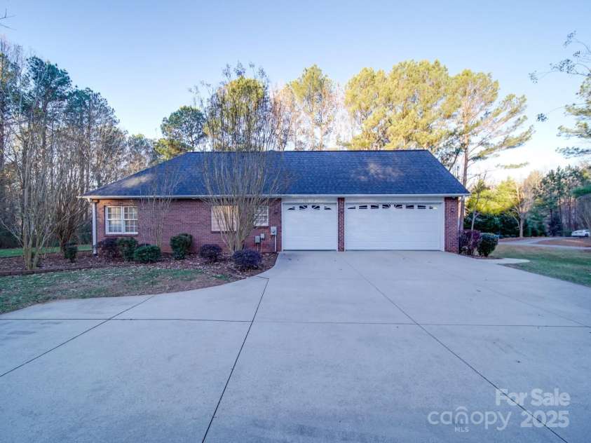 121 Sierra Woods Drive, Troutman, NC 28166.  MLS# CAR4210634, YatesRealty ID 2295. 