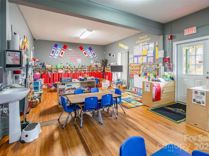 547 Oakland Avenue, Statesville, NC 28677.  MLS# CAR4334547, YatesRealty ID 2295. 