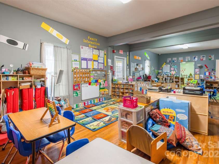 547 Oakland Avenue, Statesville, NC 28677.  MLS# CAR4334547, YatesRealty ID 2295. 