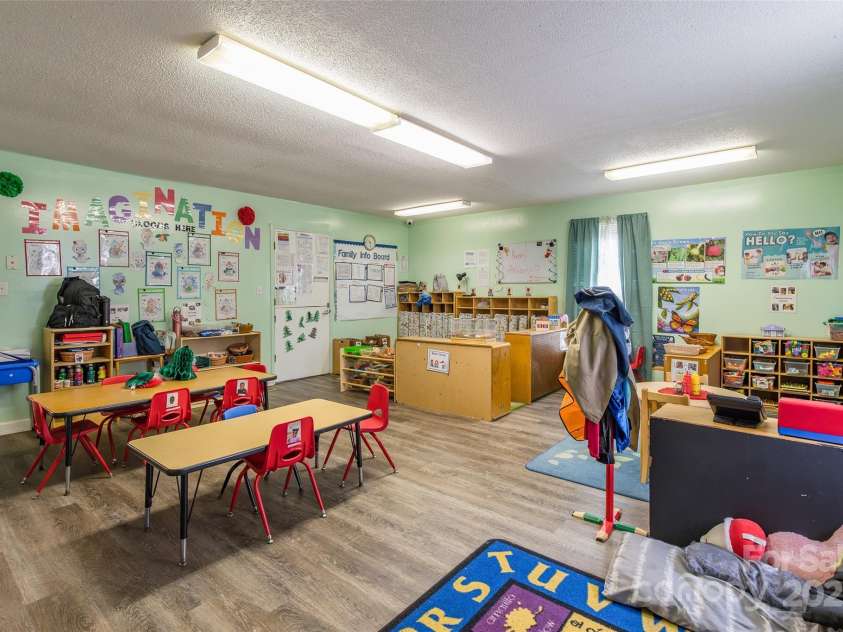 547 Oakland Avenue, Statesville, NC 28677.  MLS# CAR4334547, YatesRealty ID 2295. 