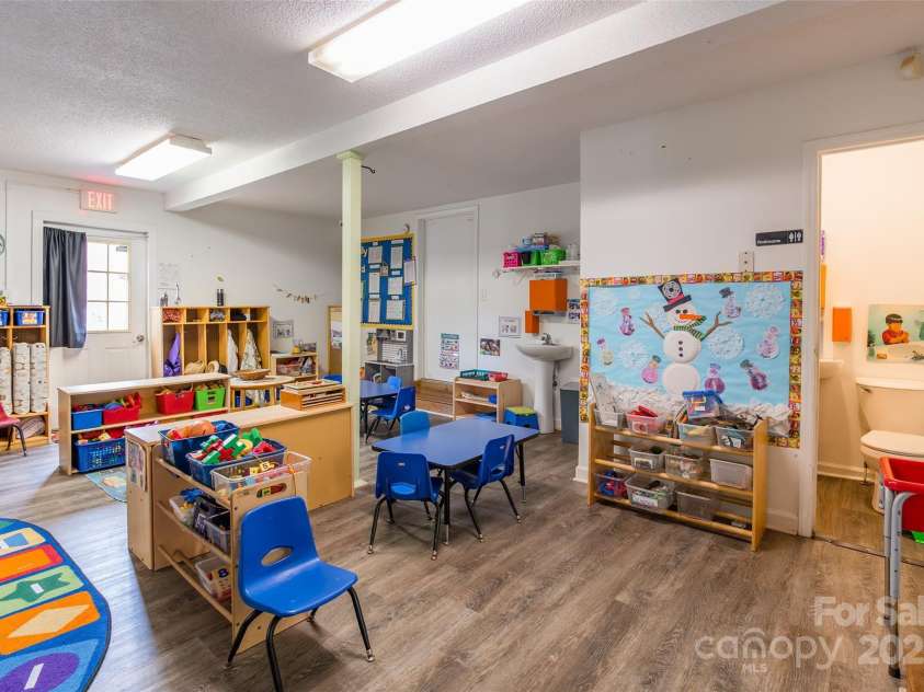 547 Oakland Avenue, Statesville, NC 28677.  MLS# CAR4334547, YatesRealty ID 2295. 