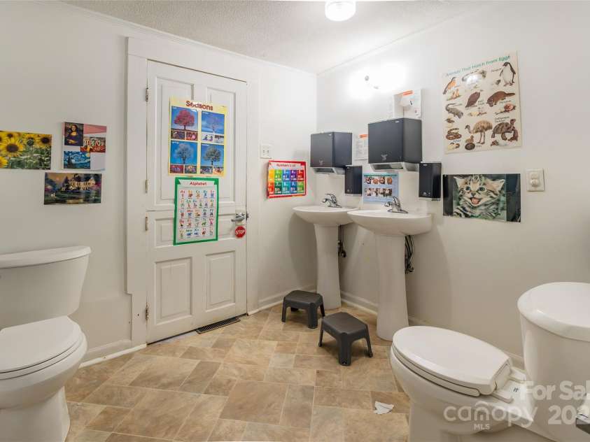 547 Oakland Avenue, Statesville, NC 28677.  MLS# CAR4334547, YatesRealty ID 2295. 