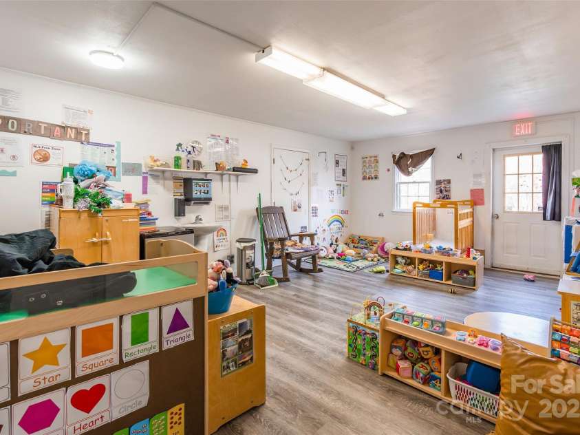 547 Oakland Avenue, Statesville, NC 28677.  MLS# CAR4334547, YatesRealty ID 2295. 