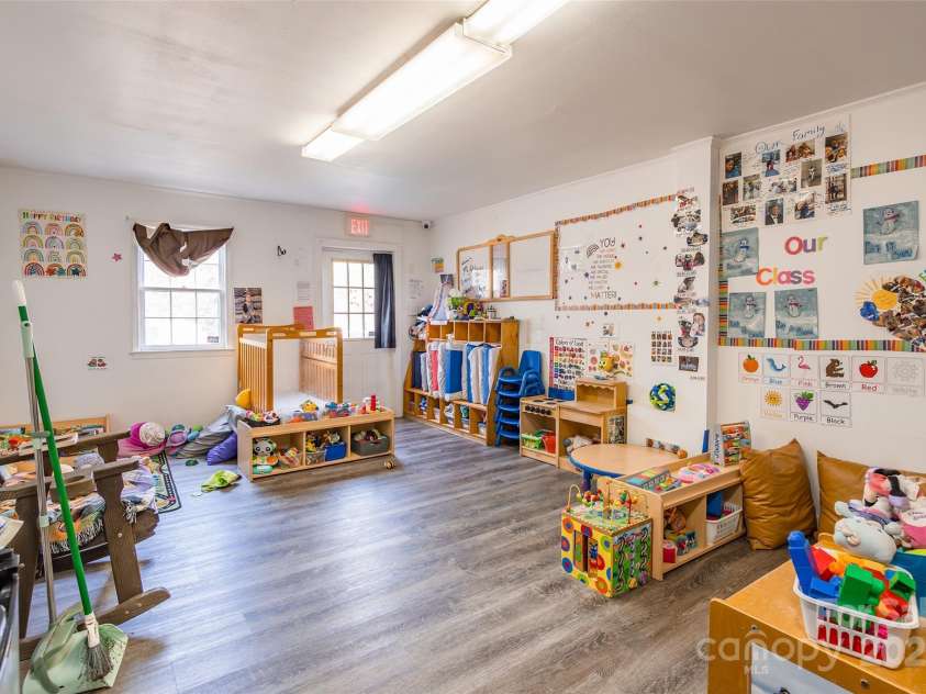 547 Oakland Avenue, Statesville, NC 28677.  MLS# CAR4334547, YatesRealty ID 2295. 