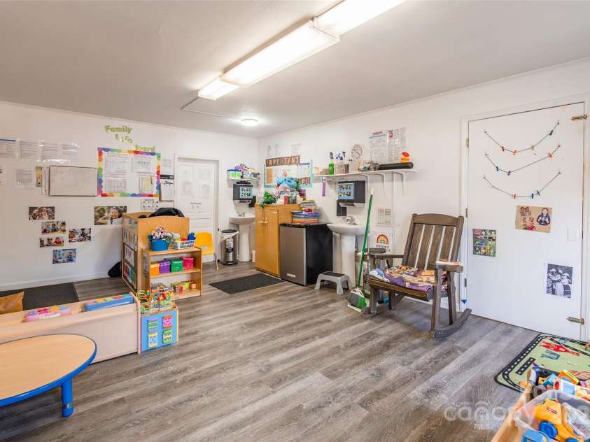 547 Oakland Avenue, Statesville, NC 28677.  MLS# CAR4334547, YatesRealty ID 2295. 