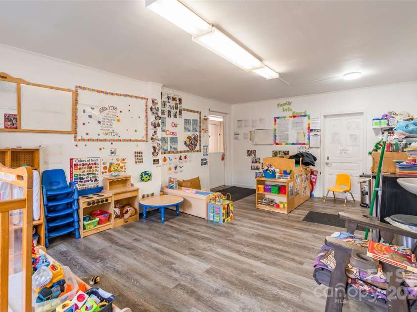 547 Oakland Avenue, Statesville, NC 28677.  MLS# CAR4334547, YatesRealty ID 2295. 