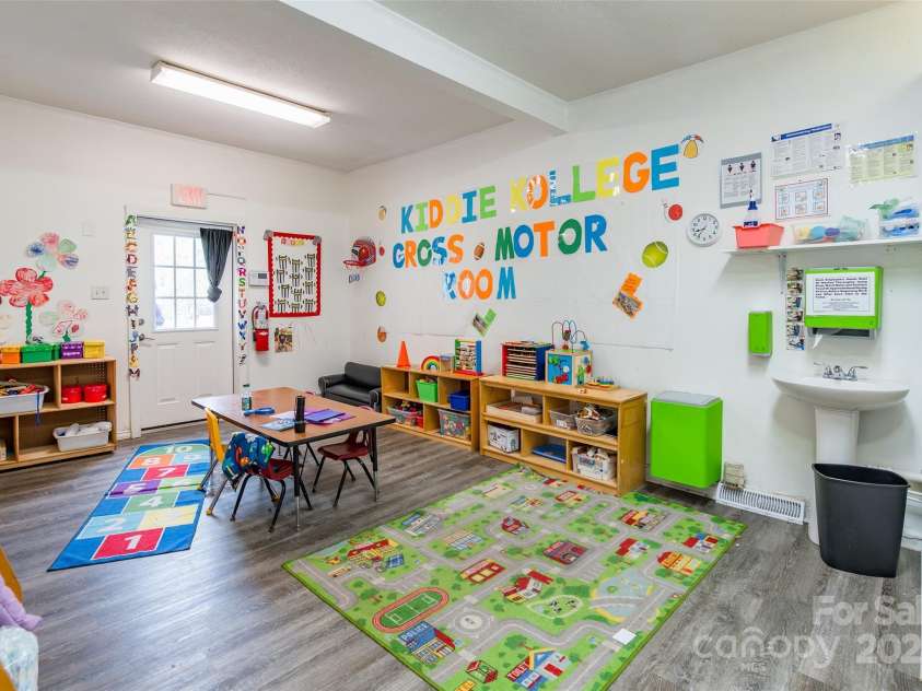 547 Oakland Avenue, Statesville, NC 28677.  MLS# CAR4334547, YatesRealty ID 2295. 