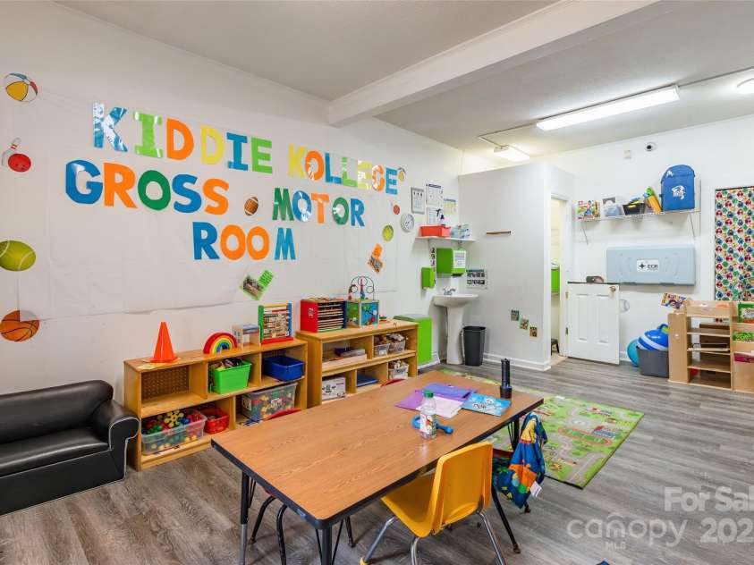 547 Oakland Avenue, Statesville, NC 28677.  MLS# CAR4334547, YatesRealty ID 2295. 