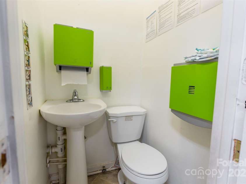 547 Oakland Avenue, Statesville, NC 28677.  MLS# CAR4334547, YatesRealty ID 2295. 