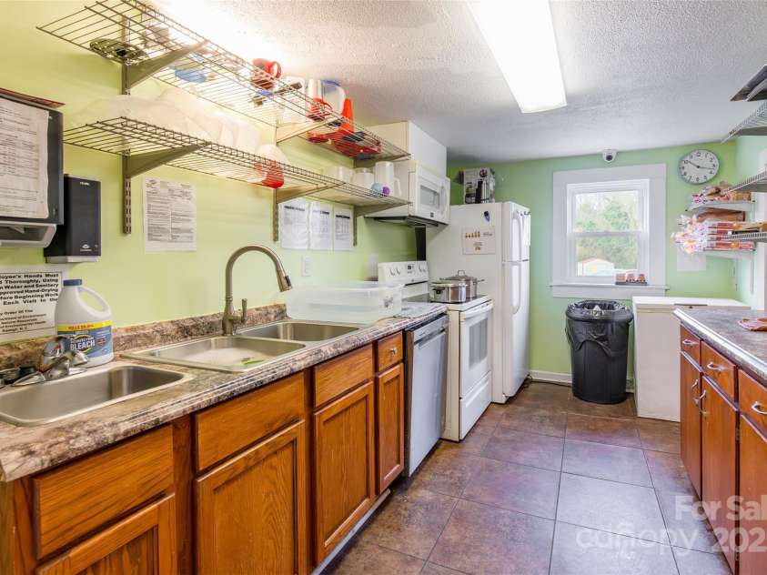 547 Oakland Avenue, Statesville, NC 28677.  MLS# CAR4334547, YatesRealty ID 2295. 