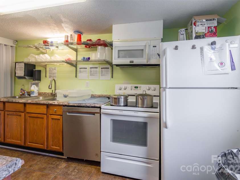 547 Oakland Avenue, Statesville, NC 28677.  MLS# CAR4334547, YatesRealty ID 2295. 