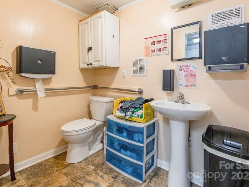 547 Oakland Avenue, Statesville, NC 28677.  MLS# CAR4334547, YatesRealty ID 2295. 