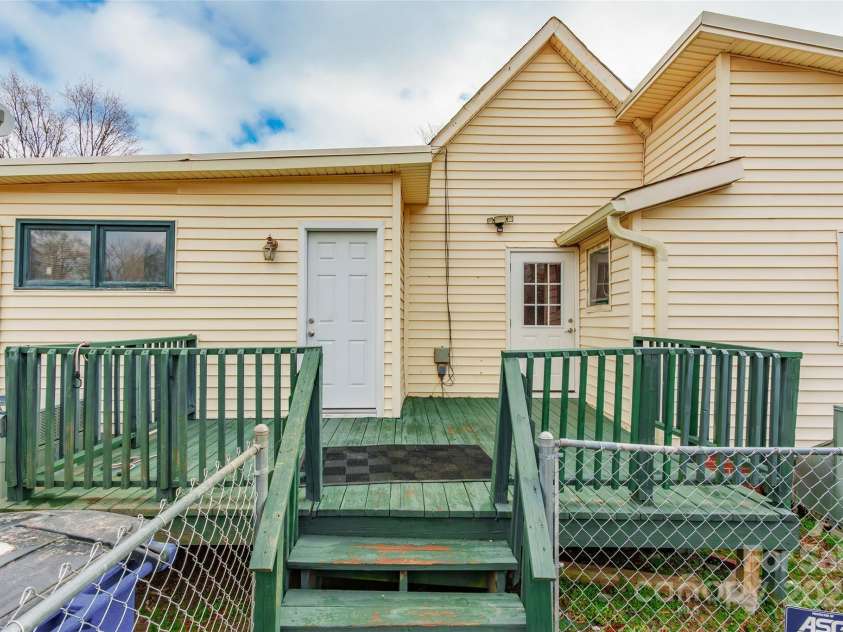 547 Oakland Avenue, Statesville, NC 28677.  MLS# CAR4334547, YatesRealty ID 2295. 