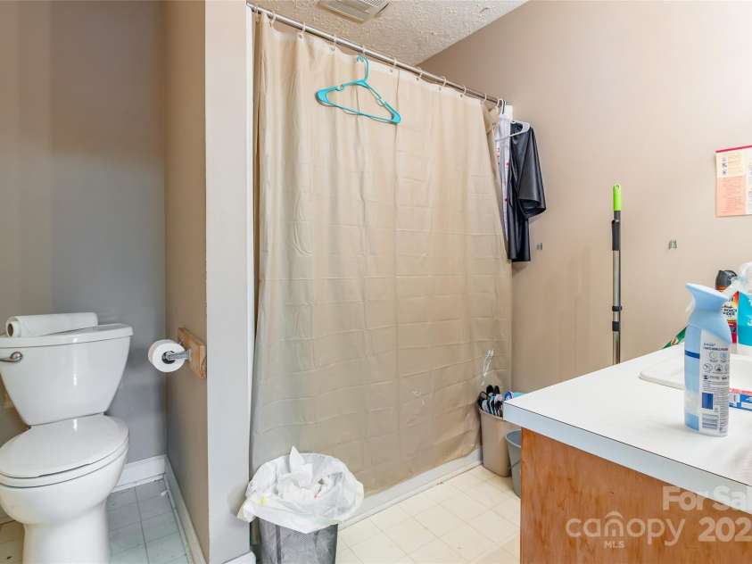 547 Oakland Avenue, Statesville, NC 28677.  MLS# CAR4334547, YatesRealty ID 2295. 