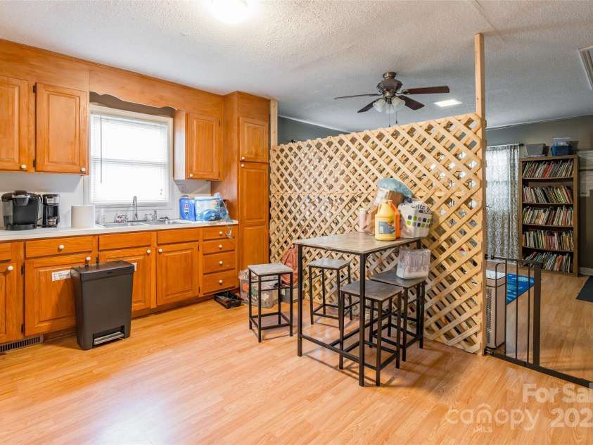 547 Oakland Avenue, Statesville, NC 28677.  MLS# CAR4334547, YatesRealty ID 2295. 