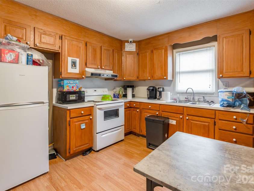 547 Oakland Avenue, Statesville, NC 28677.  MLS# CAR4334547, YatesRealty ID 2295. 