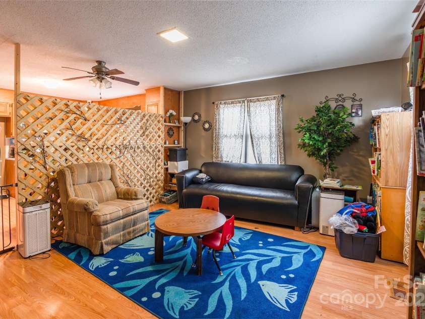 547 Oakland Avenue, Statesville, NC 28677.  MLS# CAR4334547, YatesRealty ID 2295. 