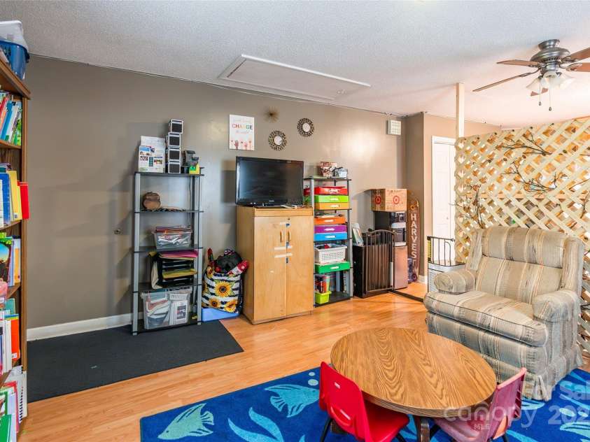 547 Oakland Avenue, Statesville, NC 28677.  MLS# CAR4334547, YatesRealty ID 2295. 