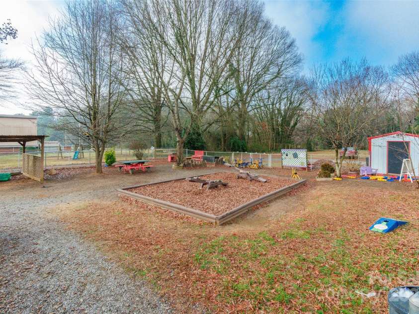 547 Oakland Avenue, Statesville, NC 28677.  MLS# CAR4334547, YatesRealty ID 2295. 