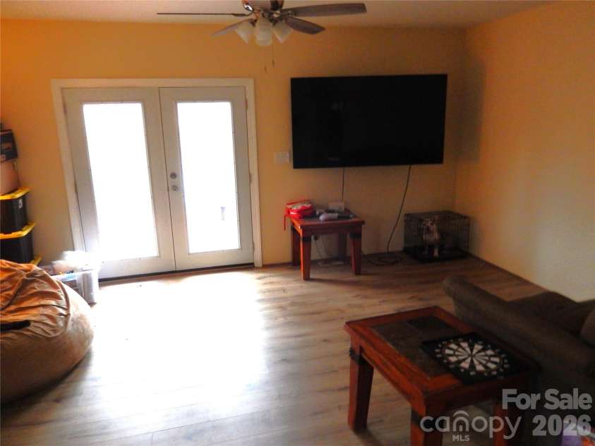 549 Brent Road, Raleigh, NC 27606.  MLS# CAR4350994, YatesRealty ID 2295. 
