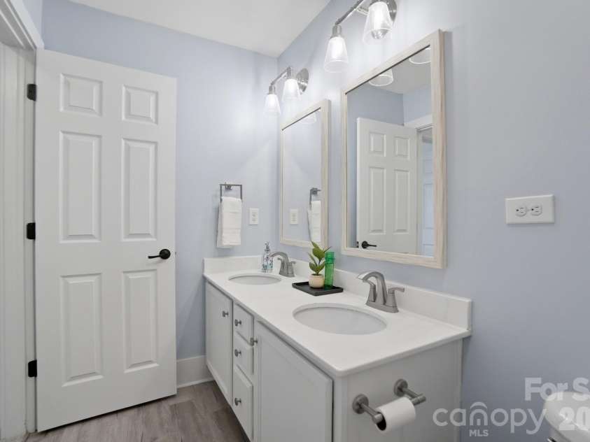 3018 Amaranth Drive, Tega Cay, SC 29708.  MLS# CAR4409524, YatesRealty ID 22950. Full bath