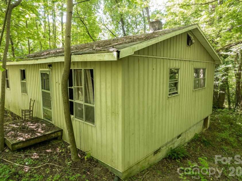 17 Chicago Avenue, Black Mountain, NC 28711.  MLS# CAR4372235, YatesRealty ID 22951. 