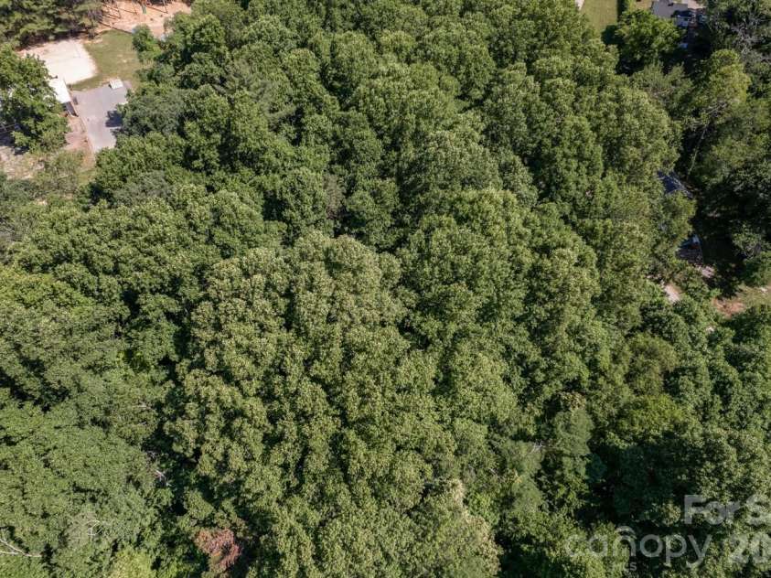 17 Chicago Avenue, Black Mountain, NC 28711.  MLS# CAR4372235, YatesRealty ID 22951. 