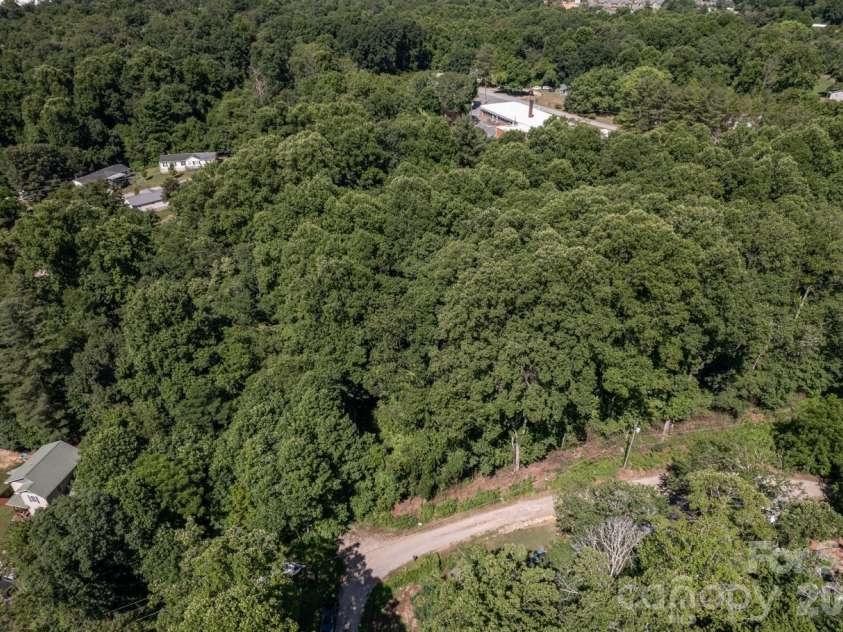 17 Chicago Avenue, Black Mountain, NC 28711.  MLS# CAR4372235, YatesRealty ID 22951. 