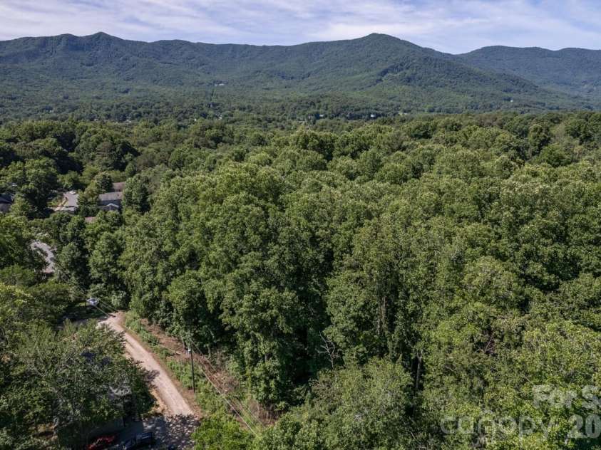 17 Chicago Avenue, Black Mountain, NC 28711.  MLS# CAR4372235, YatesRealty ID 22951. 