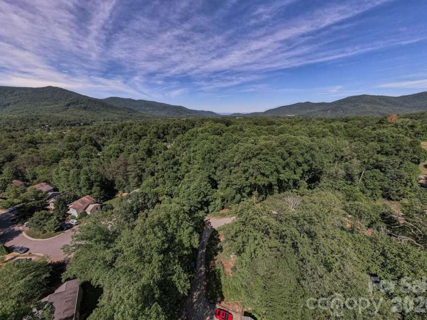 17 Chicago Avenue, Black Mountain, NC 28711.  MLS# CAR4372235, YatesRealty ID 22951. 