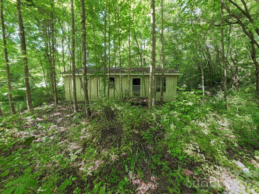 17 Chicago Avenue, Black Mountain, NC 28711.  MLS# CAR4372235, YatesRealty ID 22951. 