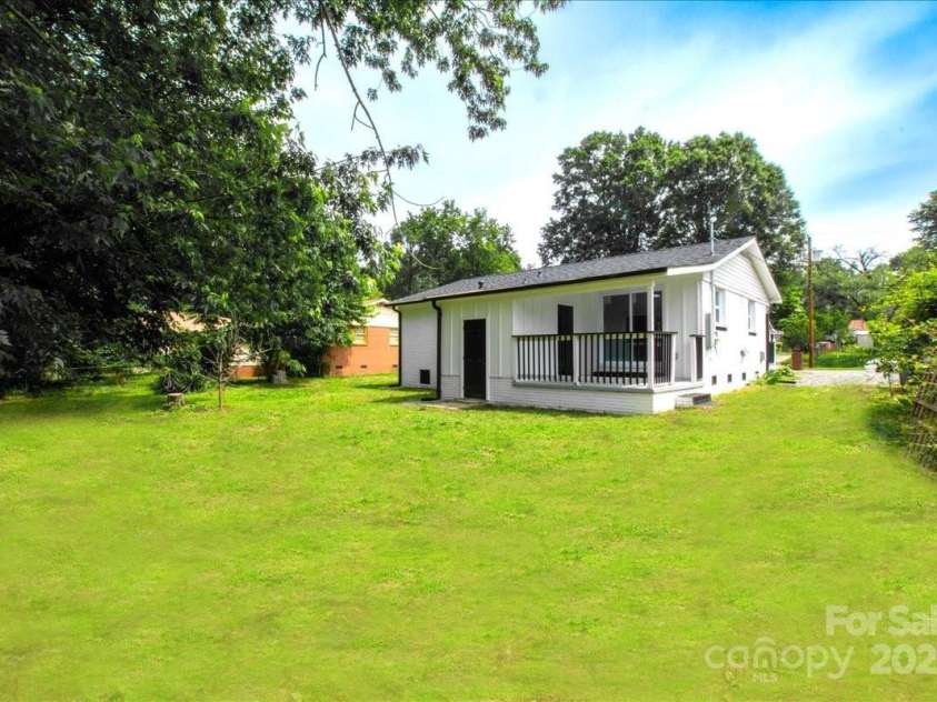 4914 Ridgeley Drive, Charlotte, NC 28208.  MLS# CAR4260074, YatesRealty ID 22951. 