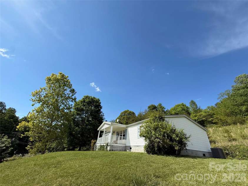 15 Mothers Way, Marshall, NC 28753.  MLS# CAR4380284, YatesRealty ID 22952. 