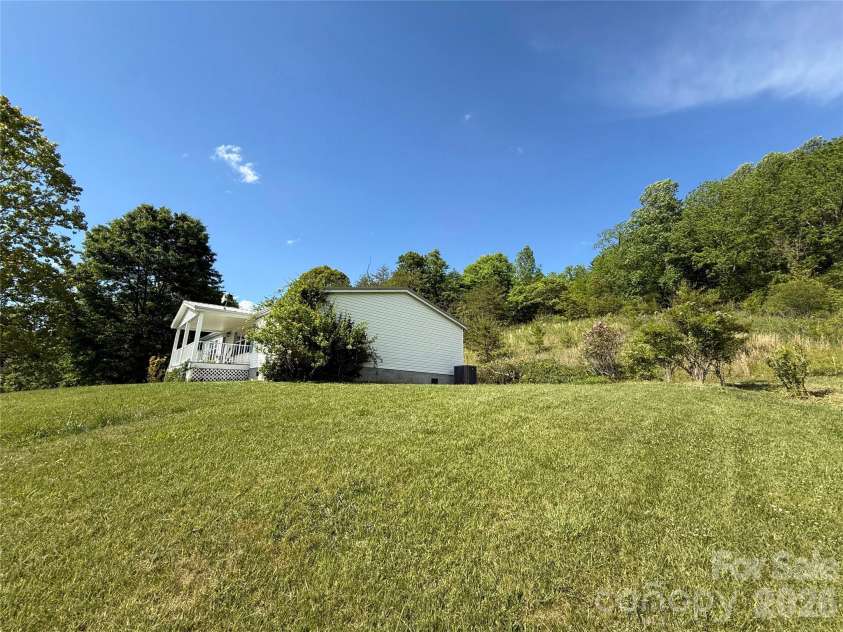15 Mothers Way, Marshall, NC 28753.  MLS# CAR4380284, YatesRealty ID 22952. 