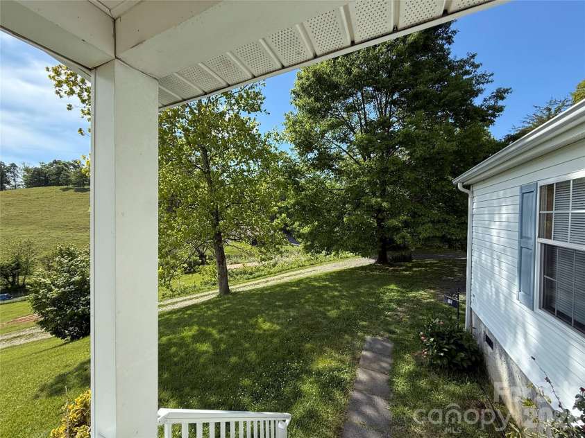 15 Mothers Way, Marshall, NC 28753.  MLS# CAR4380284, YatesRealty ID 22952. 