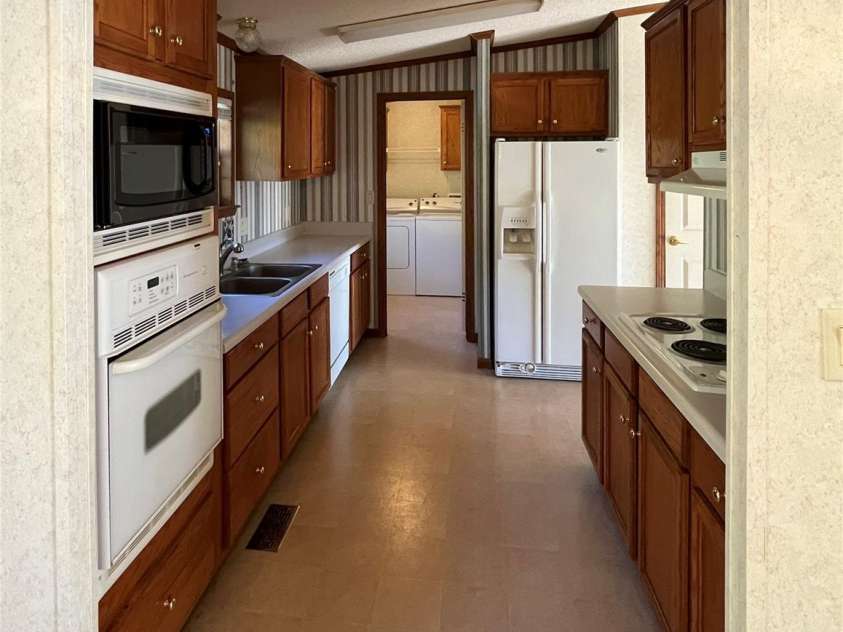 15 Mothers Way, Marshall, NC 28753.  MLS# CAR4380284, YatesRealty ID 22952. 