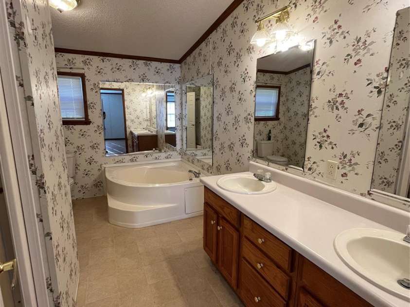 15 Mothers Way, Marshall, NC 28753.  MLS# CAR4380284, YatesRealty ID 22952. 