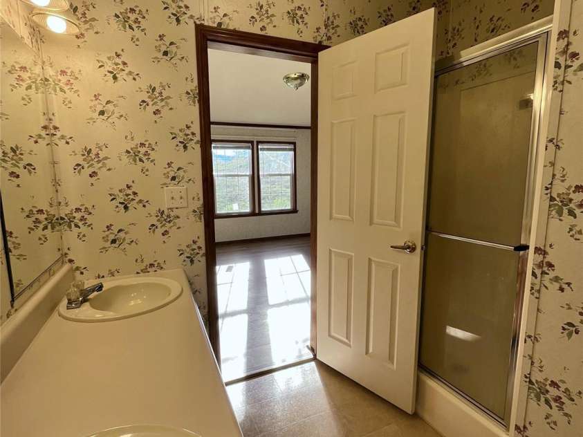 15 Mothers Way, Marshall, NC 28753.  MLS# CAR4380284, YatesRealty ID 22952. 